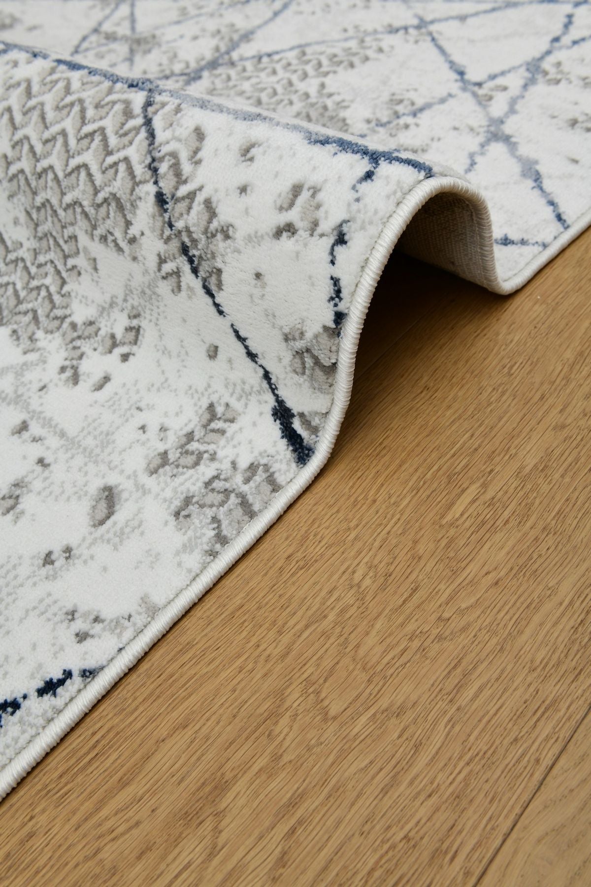 Astra SkuggLinj – Kontrast och struktur i rörelse