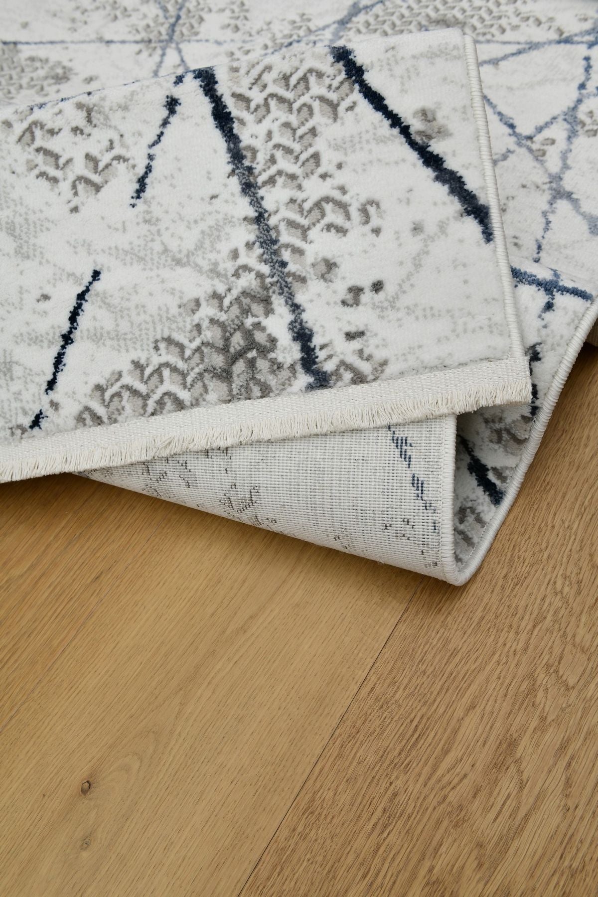 Astra SkuggLinj – Kontrast och struktur i rörelse