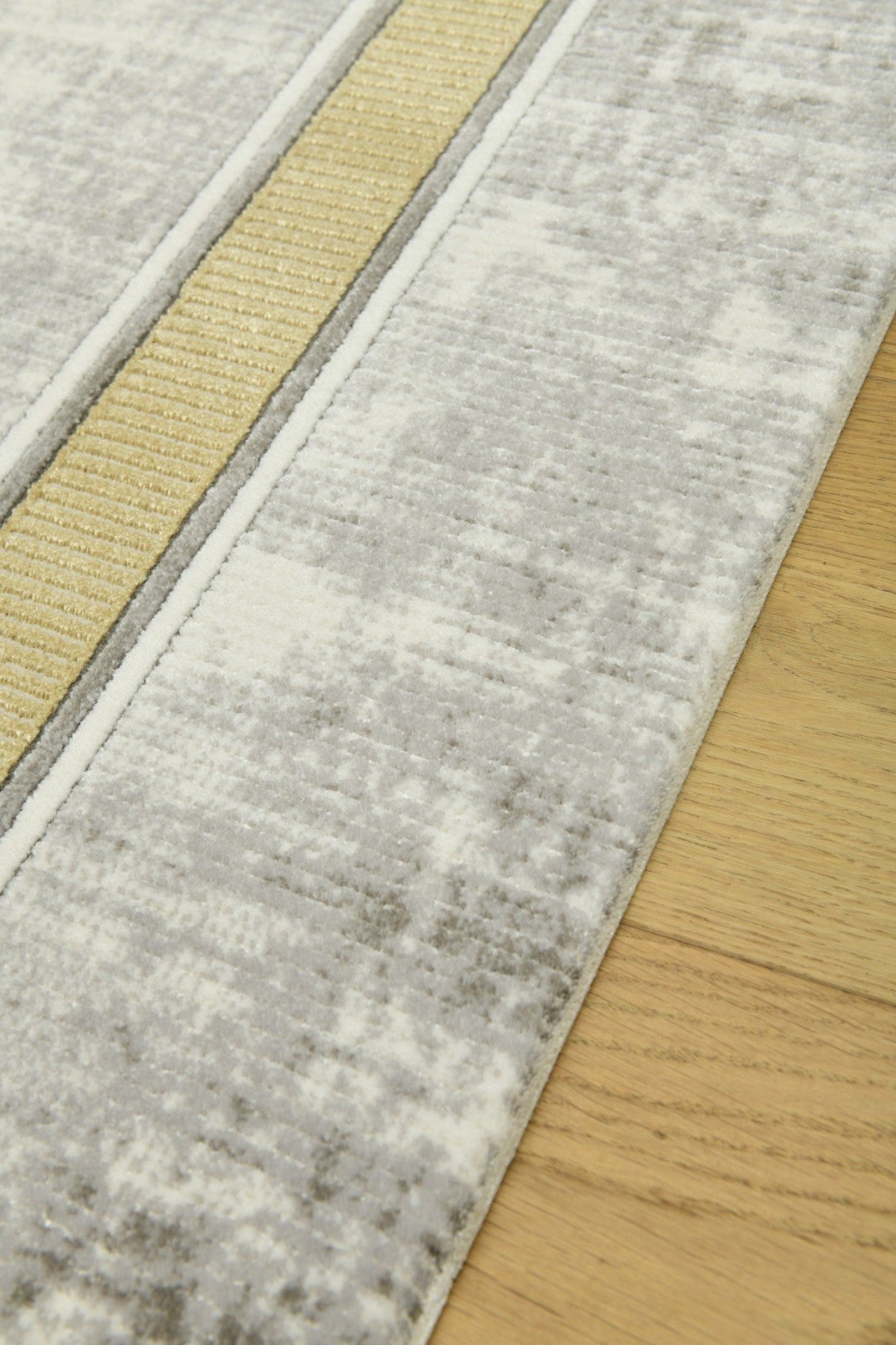 Galata LjusGuld – Modern enkelhet med gyllene inramning