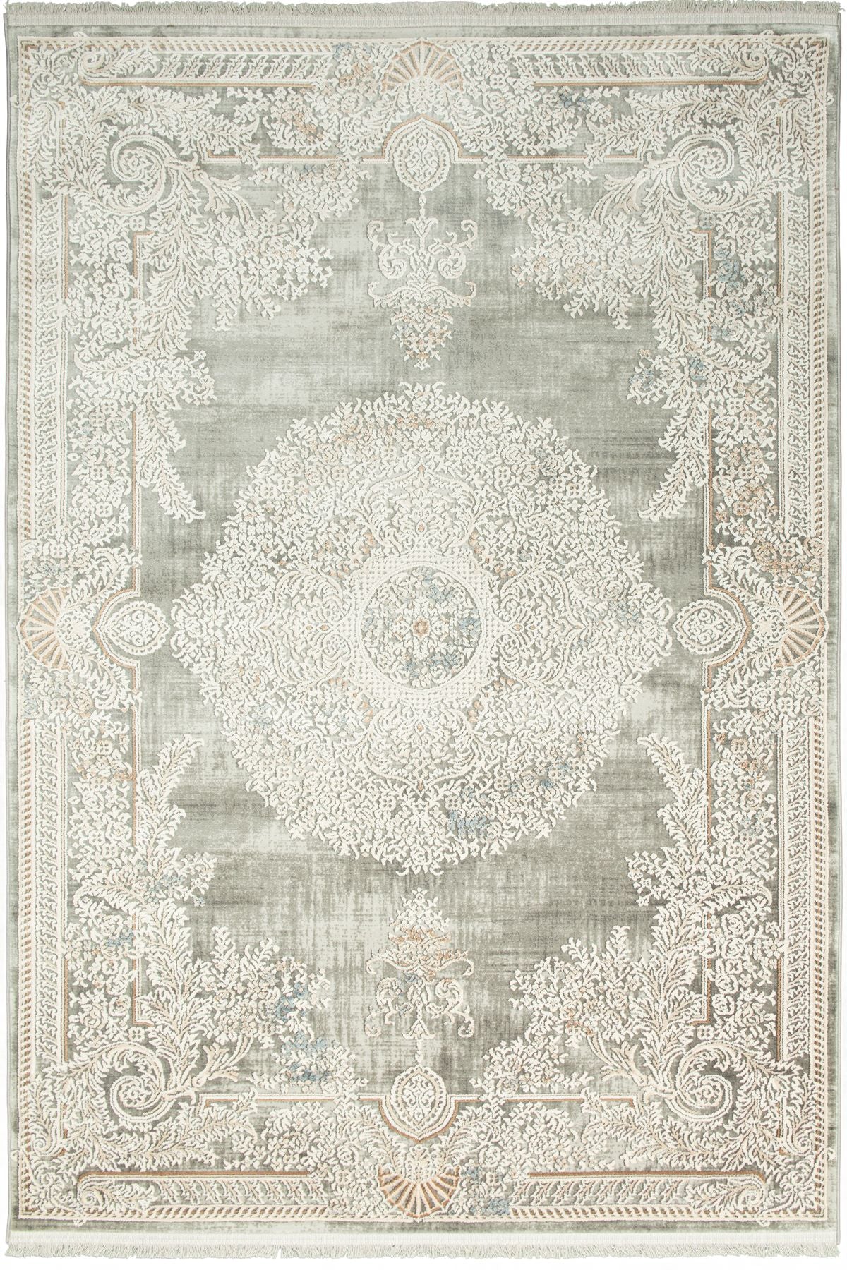 Novella Silverblom – En barockinspirerad dröm i dämpade toner