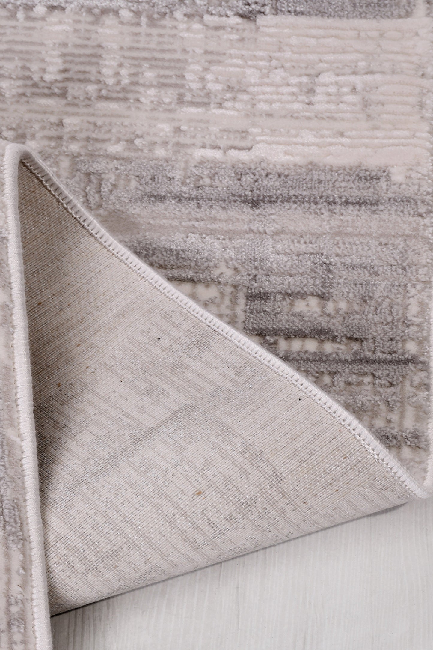 Ortaköy SkuggGrafit – Modern rytm i dämpade nyanser