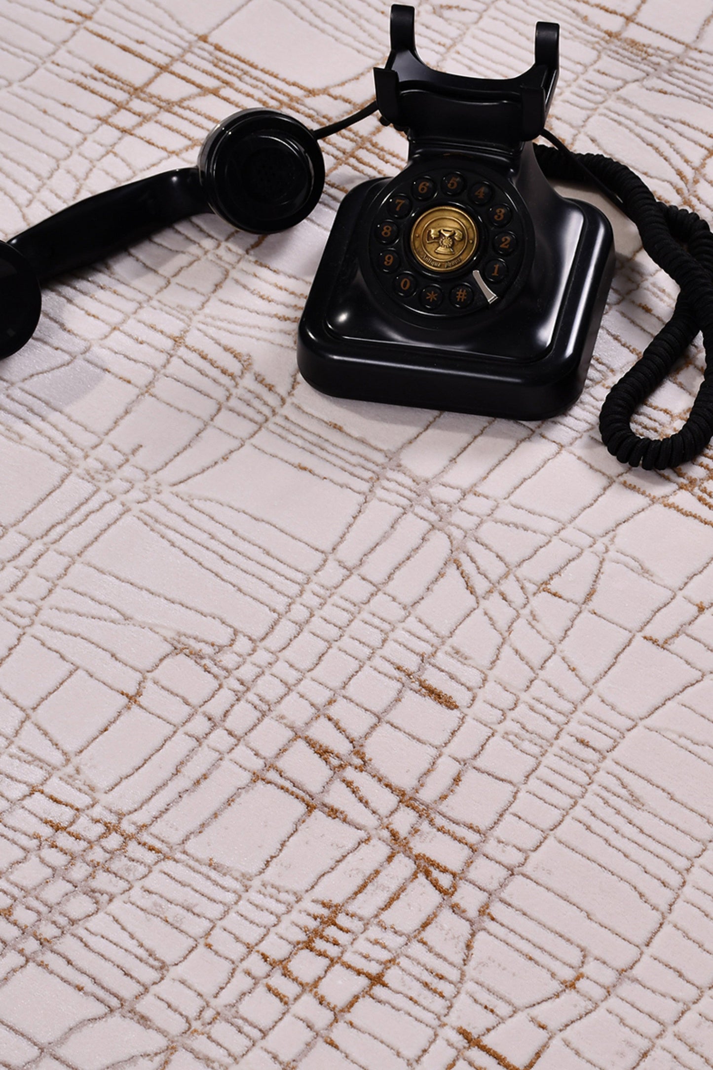 Ortaköy SandLinjär – Naturinspirerade linjer i varm sandton